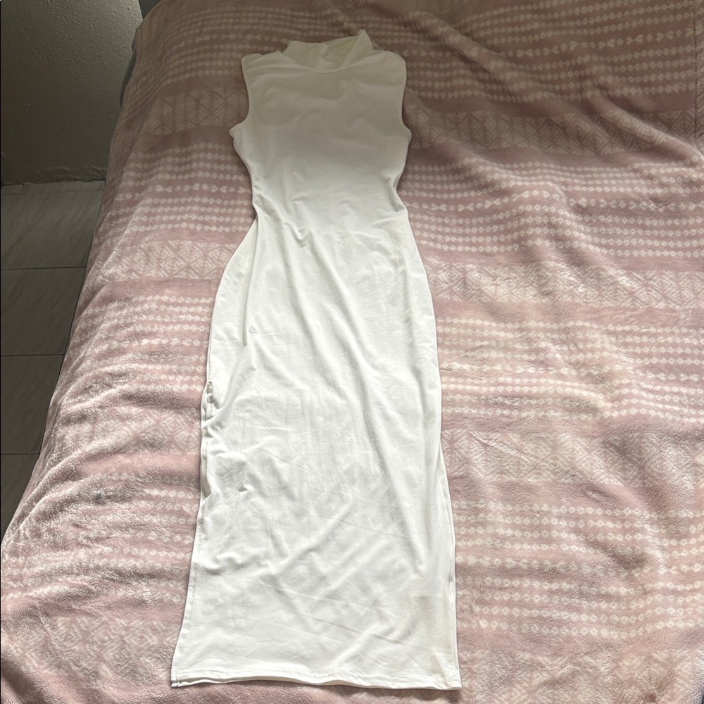 🆕White Backless Cross-Strap Maxi Dress - Picture 15 of 15